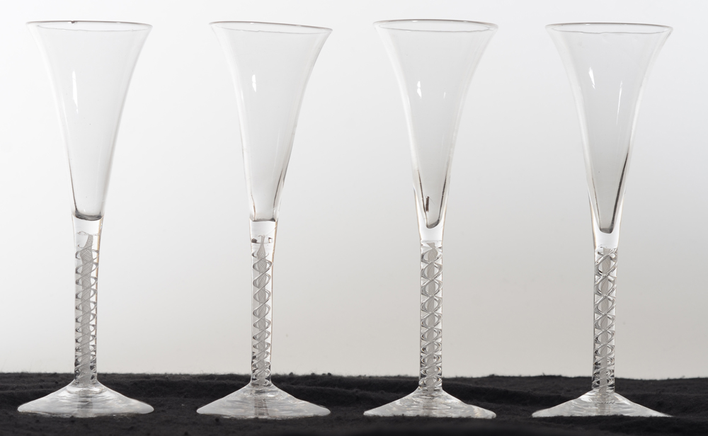 4 English air twist flute wine glasses, 18th century — 4 verres à vin, Angleterre, 18e siècle