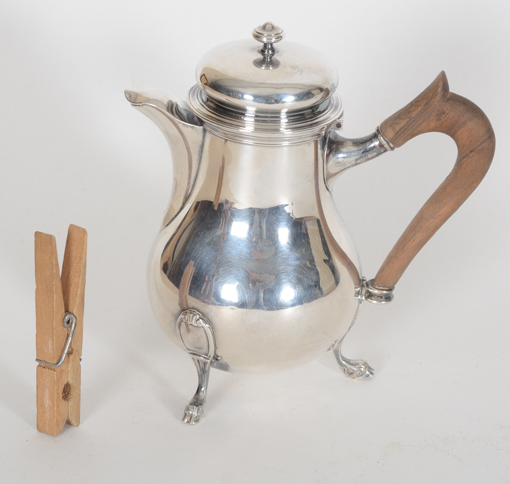 Fray et Fils (Paris), a small, almost miniature silver and wood coffepot, end of the 19th century — View from above