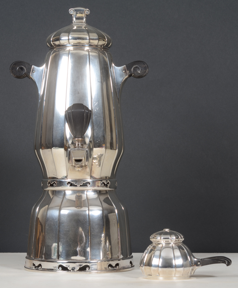 E. & R. Altenloh (Brussels) — The samovar with its burner, also in silver