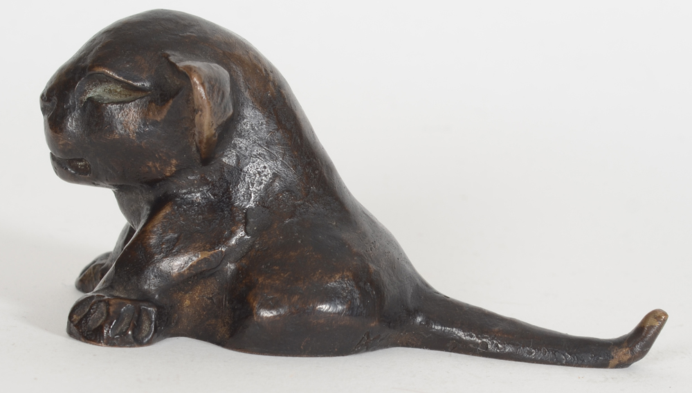 Arthur Klingler, a bronze sculpture of a lion cub — Side to the left