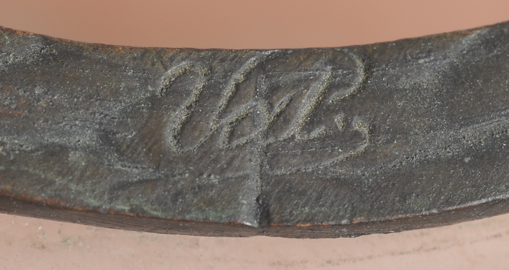 A Val, E. & Cie (ancienne Maison Effler), Paris — Mark on the top mount