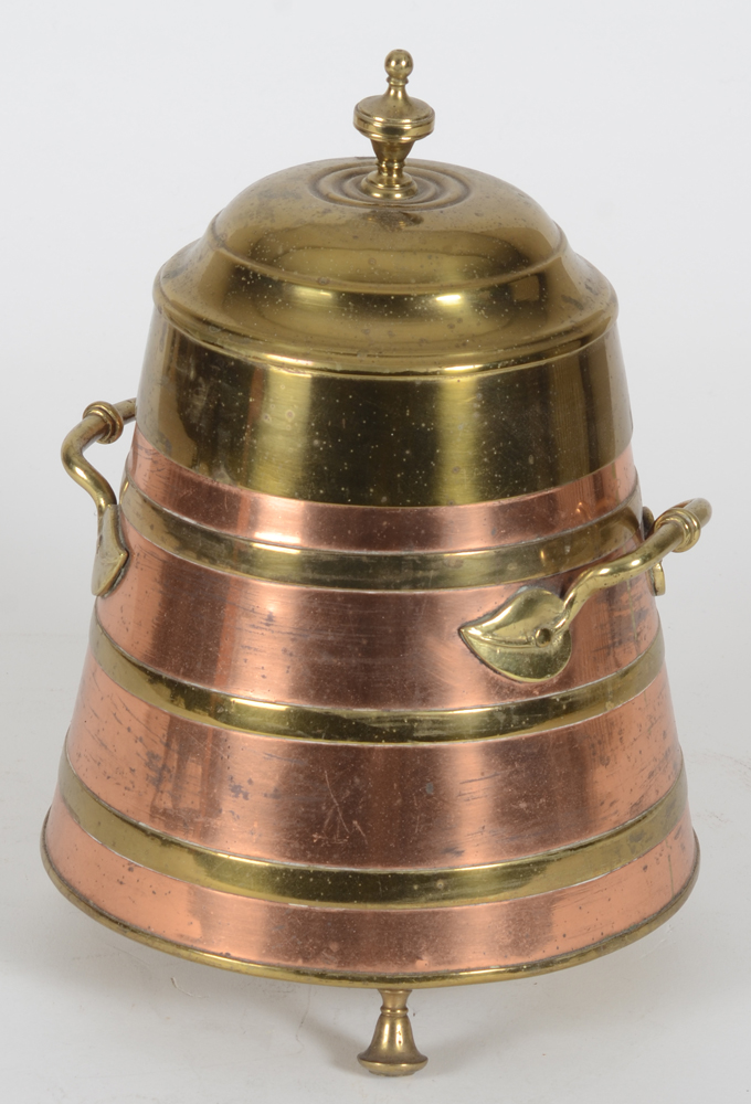 A Dutch Arts and Crafts 'Doofpot' or Ashes box, ca. 1900 — alternate view