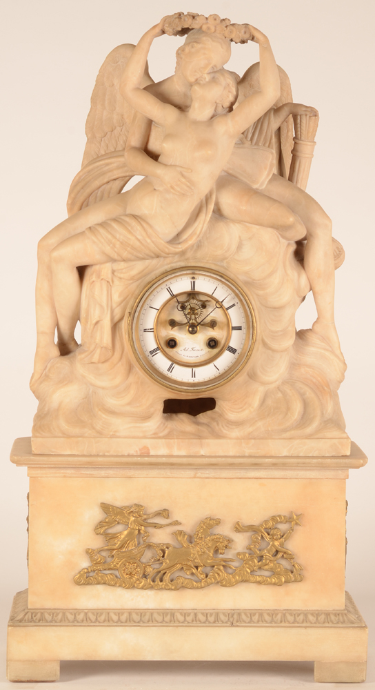 Alabaster Clock — Tres belle pendule Venus et Amor en albatre. 19me siecle en bon etat.