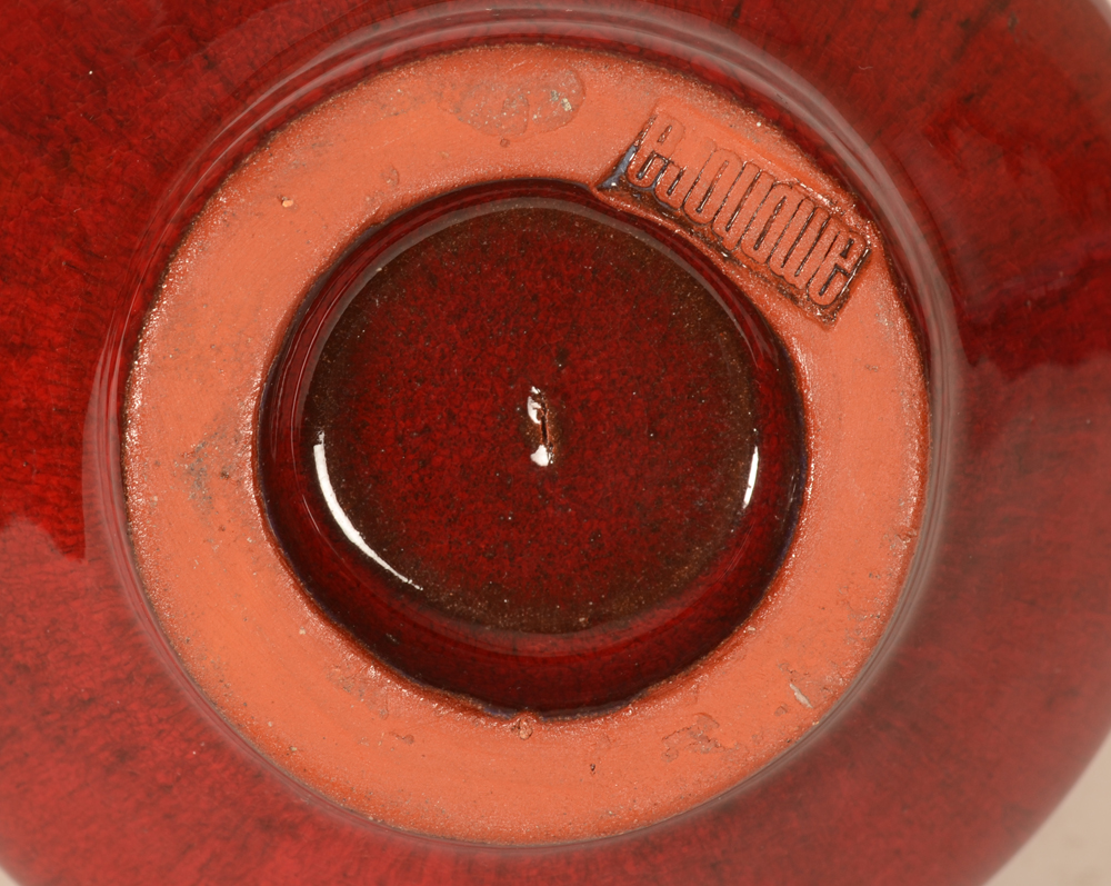 Amphora (Bruges) — Mark on the bottom rim of the vase