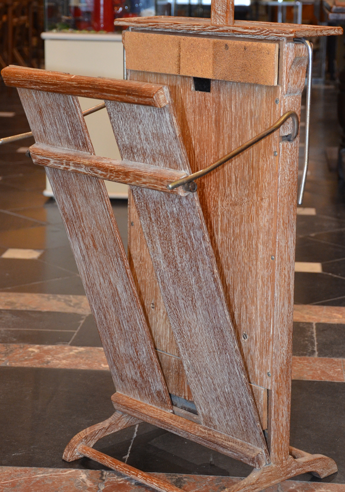 art deco valet stand in cerused oak — Detail of the mechanism