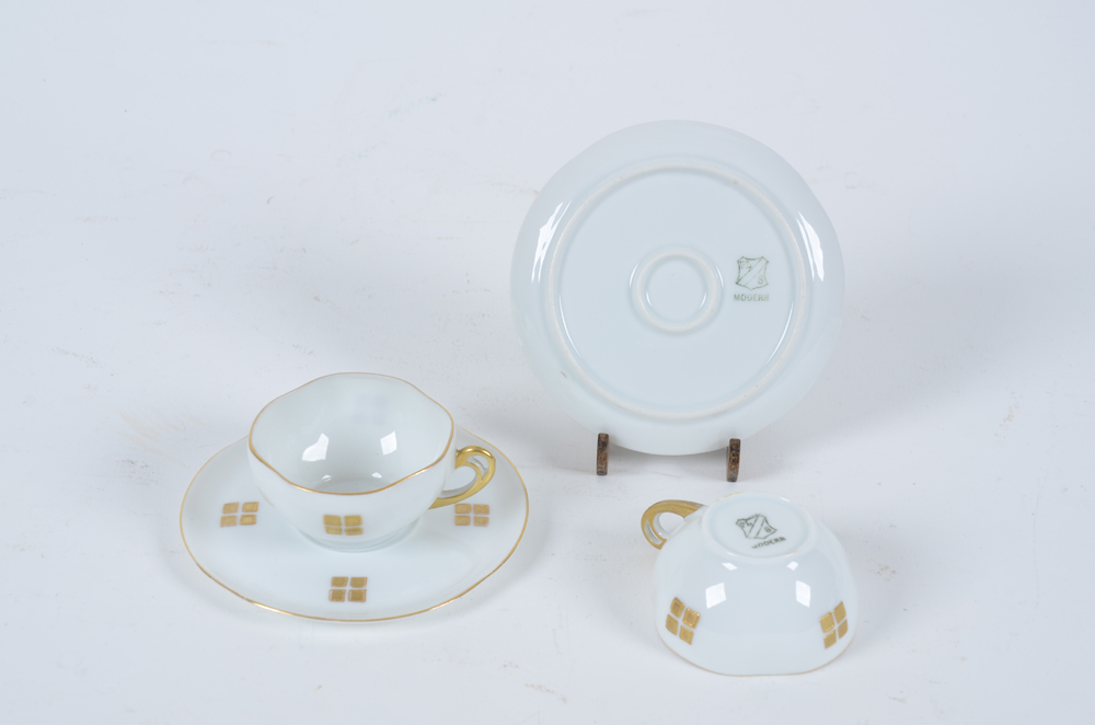 Art Nouveau cups and saucers — A set of porcelain cups with an applied secession decoration in gold