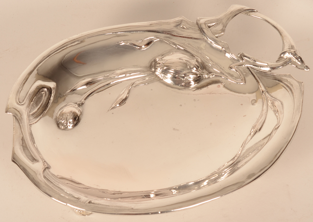 Viennese art nouveau silver dish — Coupe en argent, art nouveau Viennoise, de bonne qualité