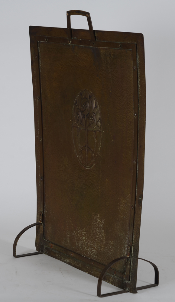 A rare art deco copper embossed fire screen attributed to De Coene, 1920's — Side view