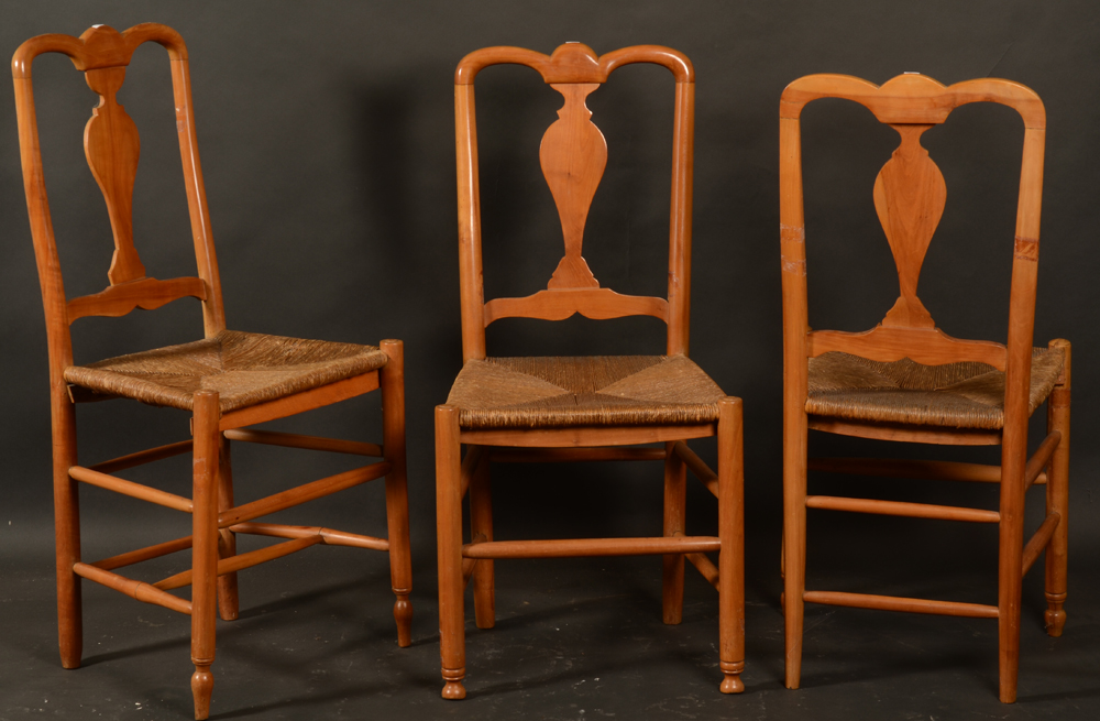 Flemish beguine chairs — trois chaises en cériser massif, dit des chaises de beguines, Flandres, 19me siècles