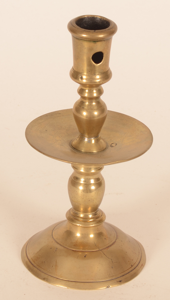 A brass Flemish renaissance candlestick — Chandelier renaissance, Flandres époque 17me