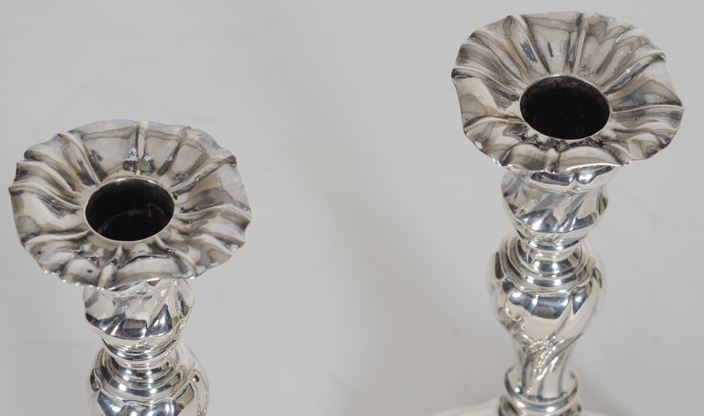 Michiel De Grave, a pair of 18th century silver candlesticks — Detail of the detachable nozzles