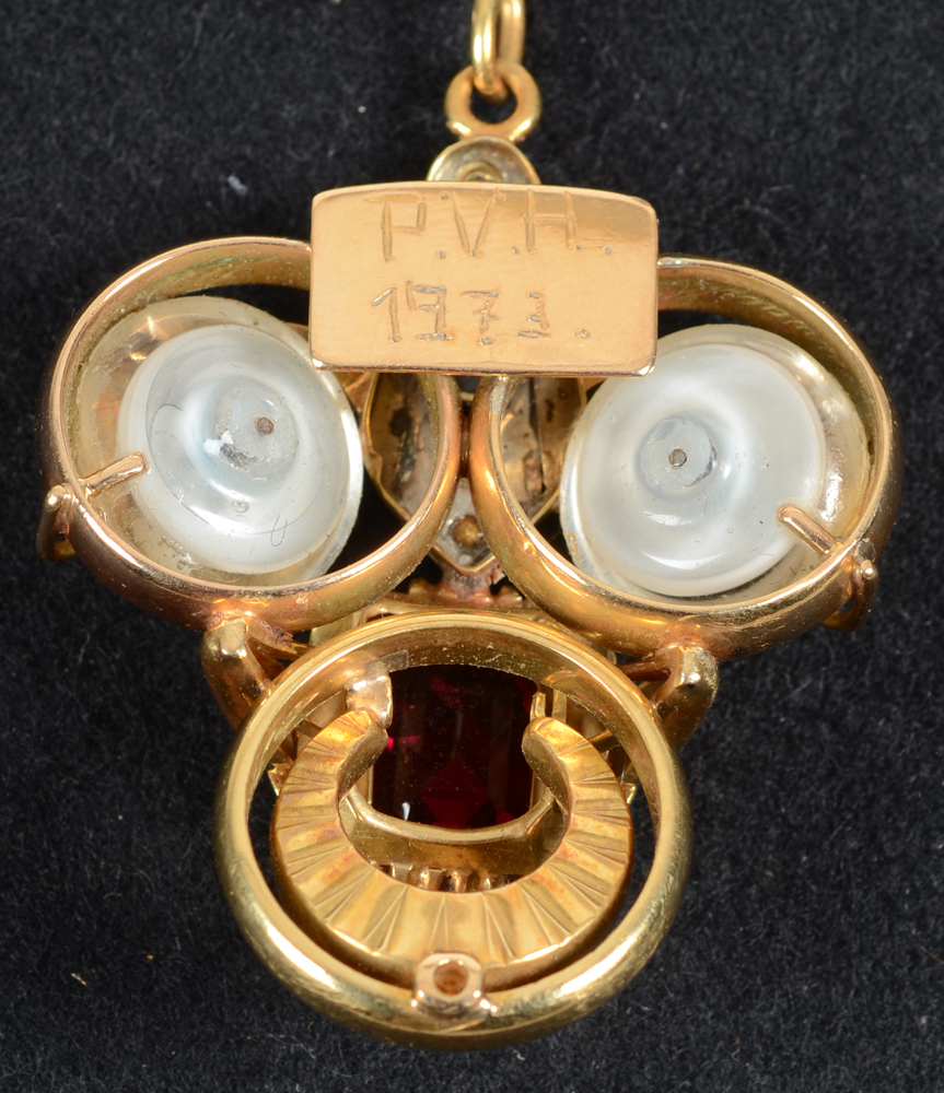 Paul Van Hoeydonck — Back of the pendant