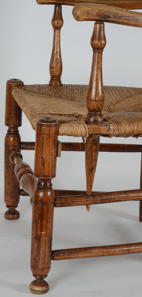 A High back arm chair, turned wood (elm?), Belgian folk art from around 1850 — Detail support of the armrests