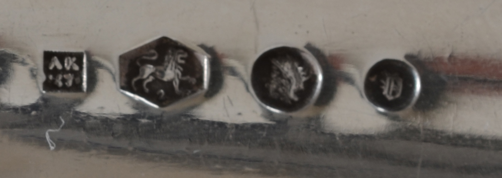 Jan Boon — Marks on the inside of the handle