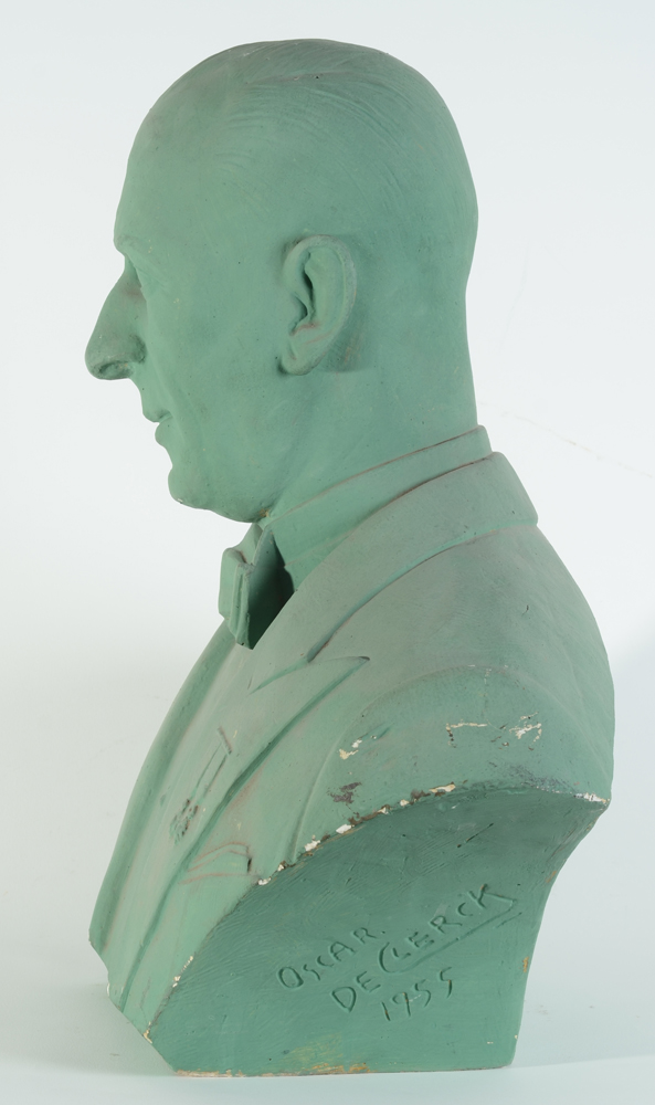 Oscar De Clerck — The bust in profile, green patina original.