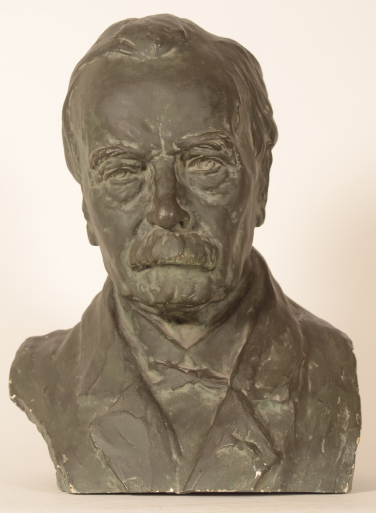 Carl De Cock — Zeldzame buste voorstellend de Latemse schilder Albijn (Binus) Van den Abele in gepatineerd plaaster