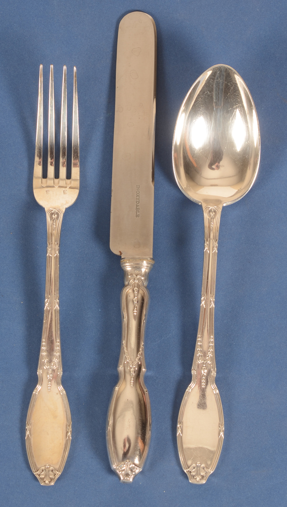 Delheid Frères — In total 131 pieces, comprising solid silver large forks, knives and spoons for 12 persons