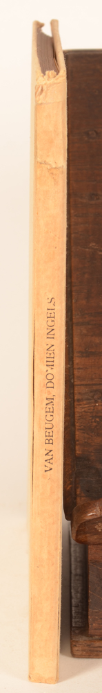 Domien Ingels monografie 1927 — Zoals vaak is ook hier de rug onder- en bovenaan wat losgekomen door gebruik