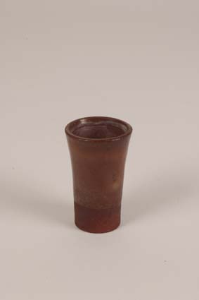 1955-1956 — Vase, 7 x 4,5 cm, glaze formula (bottom).