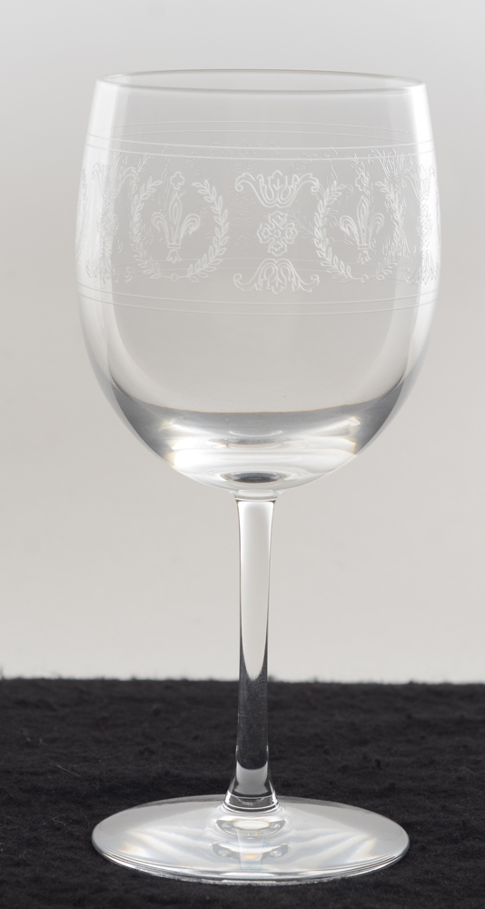 Val Saint-Lambert Laeken wine glass — Verre à vin rouge en cristal gravé
