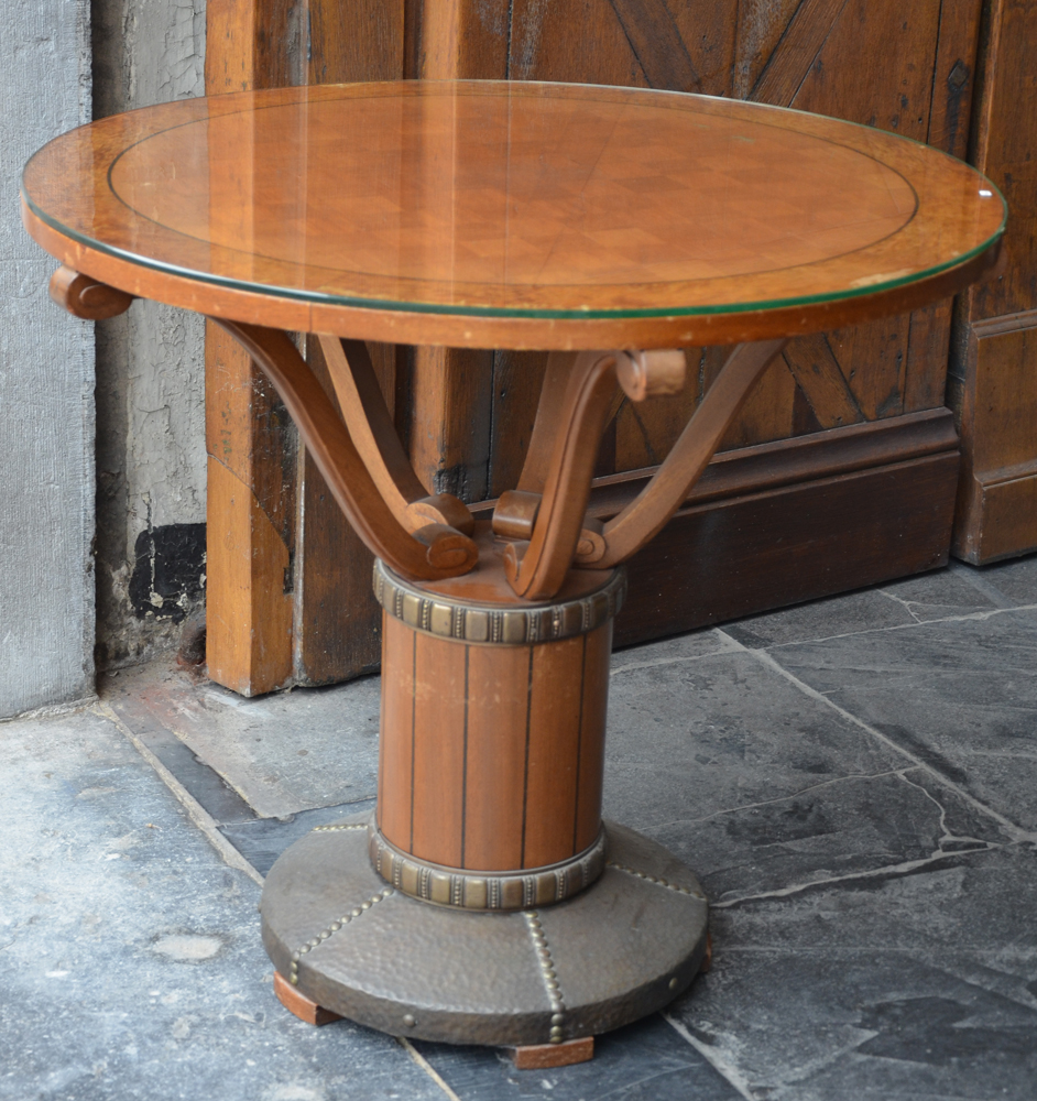 De Coene (Kortrijk) — petite table circulaire art deco en bois et cuivre patiné, années '20