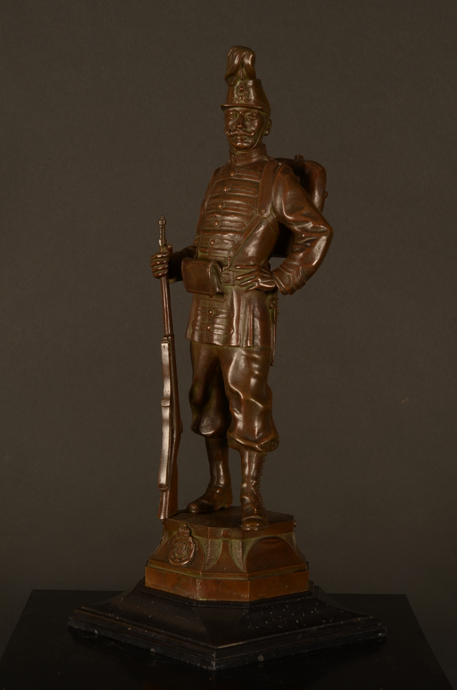 Fontaine — Un soldat justicier belge, bronze patiné, fin du 19e siècle