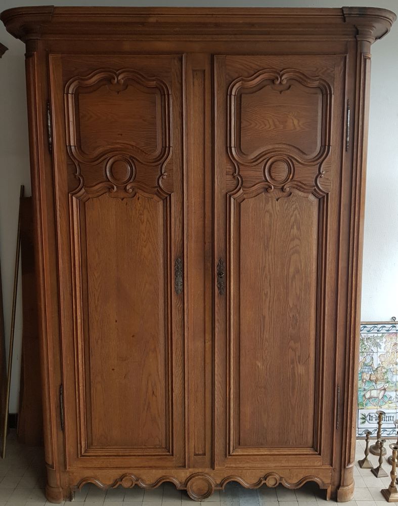 French oak wardrobe 18th century — <p>Une belle armoire en chêne 18me, probablement Nord de la France ou Flandres.</p>