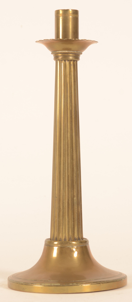 Gent brass candlestick — curieux candélabre, modèle typique gantoise du début du 19e siècle. Pièce de maîtrise pour un apprenti-orfèvre?