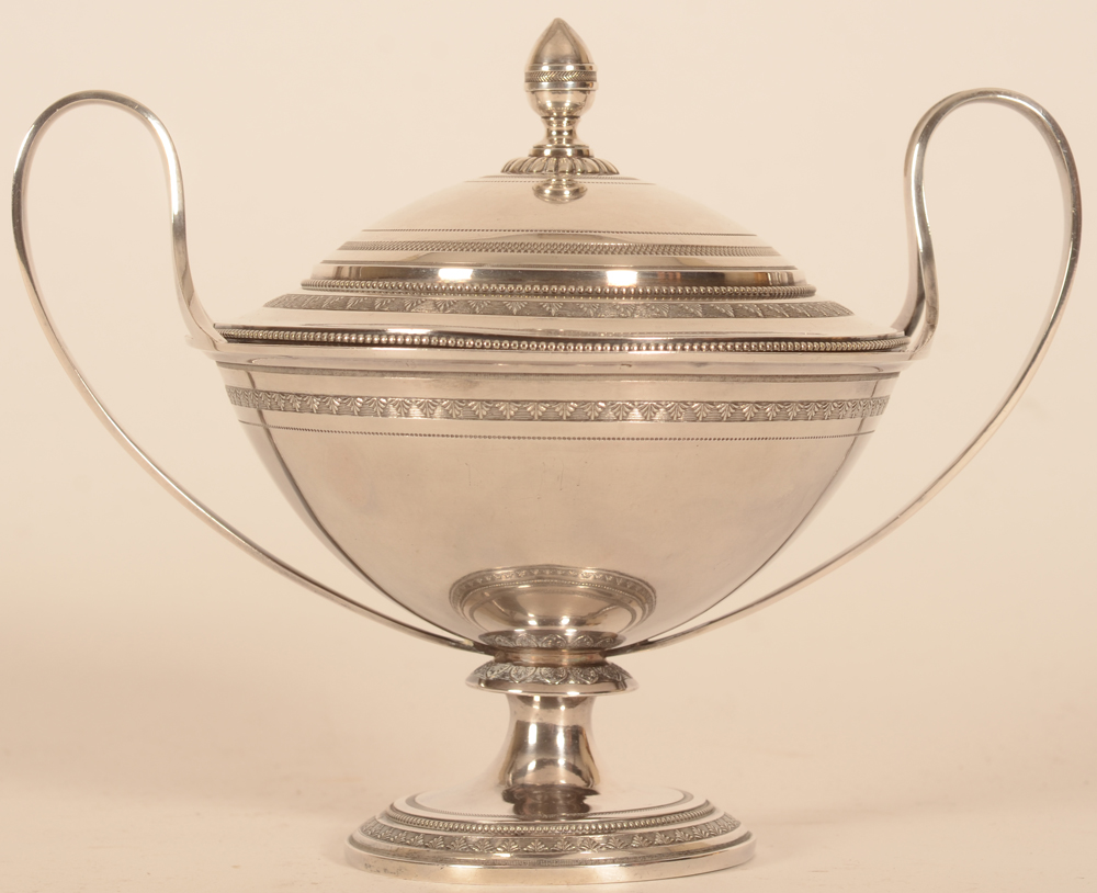 Silver Charles X sugar bowl Gent — Beau sucrier Charles X en argent de bonne qualité, période 1815-1832
