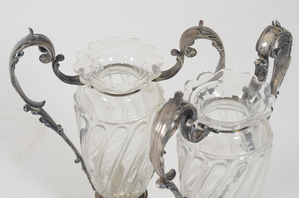 Delheid Frères, a rare pair of silver and cut crystal table vases, ca. 1900 — Detail of the top
