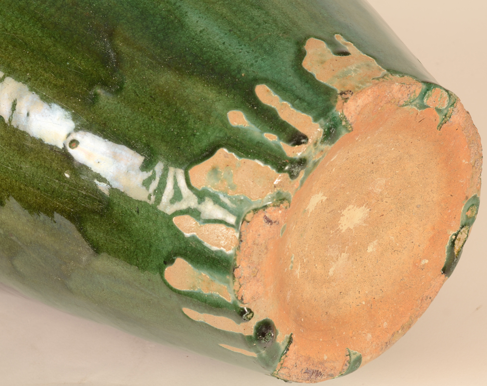 A green glazed large martavan — Detail of the base