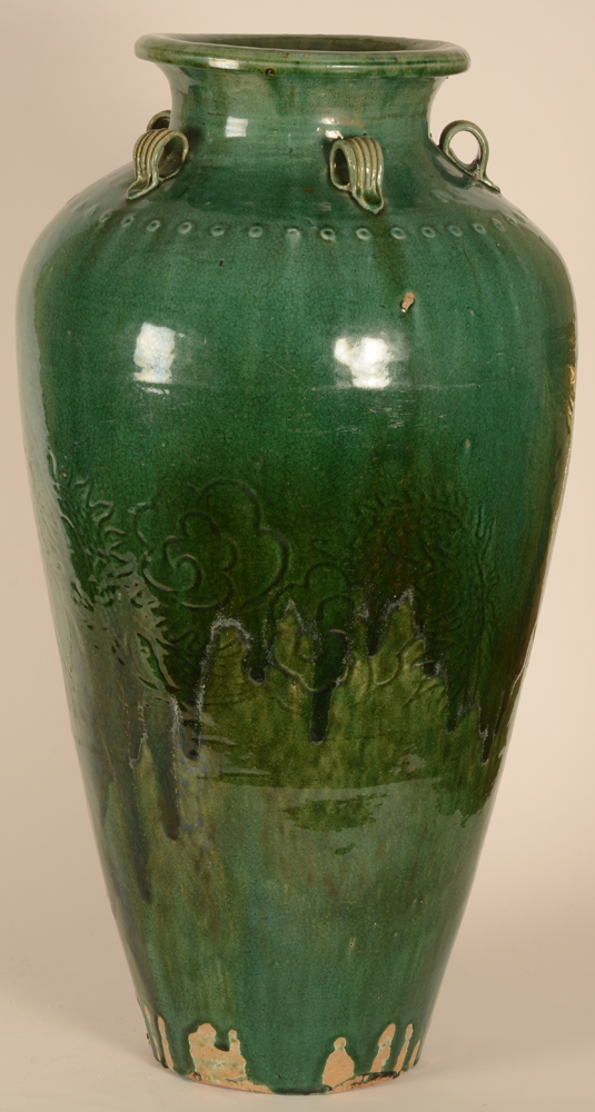A green glazed large martavan — Un grand martaban, chine ép. Qing