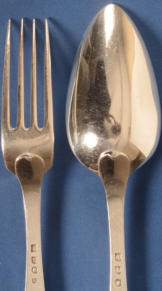 Roelof Helweg & Zoon — Mooie vooledige zilveren set van 12 vorken en 12 lepels 'Hollands Glad' uit 1831, 1ste gehalte