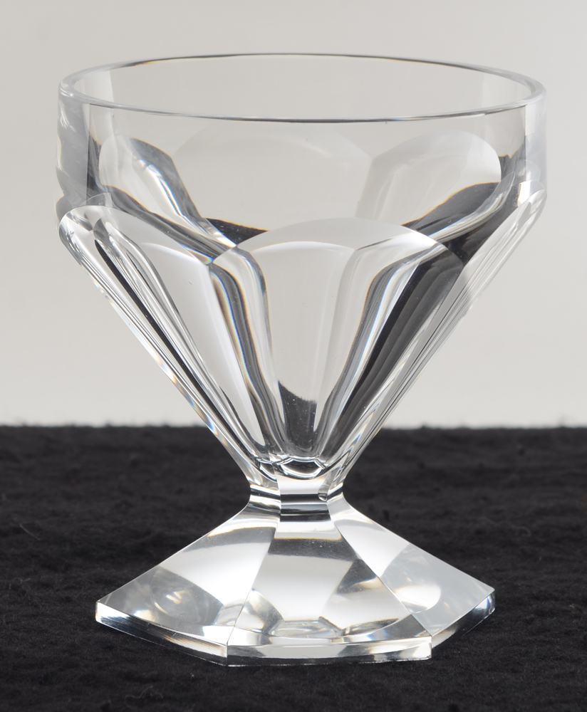 Val Saint-Lambert (Belgium crystal), model Nungesser (sans jambe) — Verre à vin en cristal taillé de style art deco