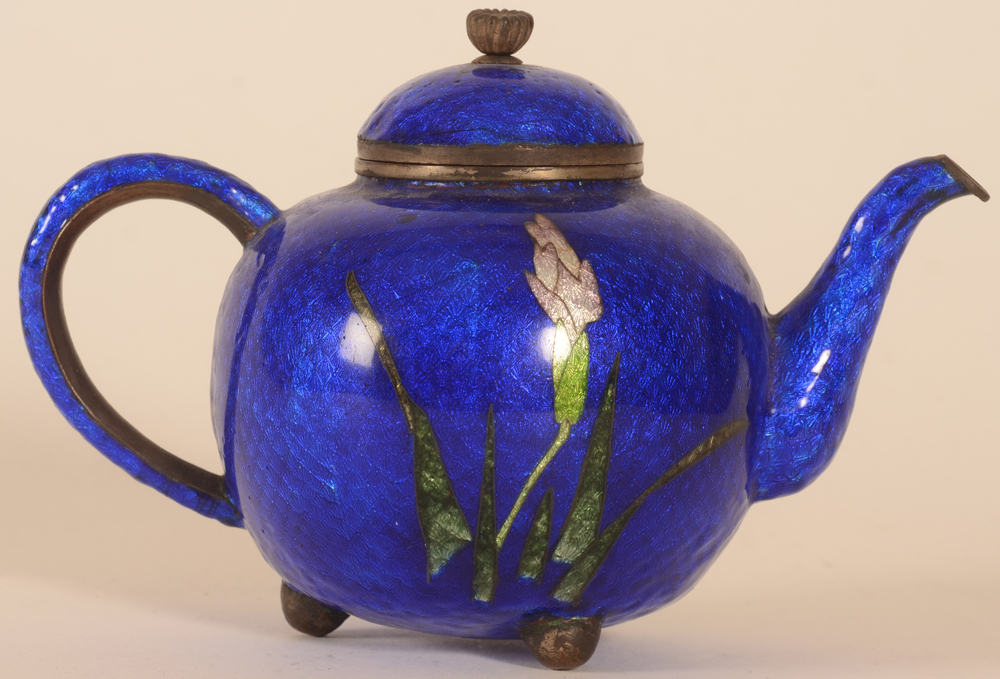 Japanese cloisonné enamel tea pot — Back of the tea pot