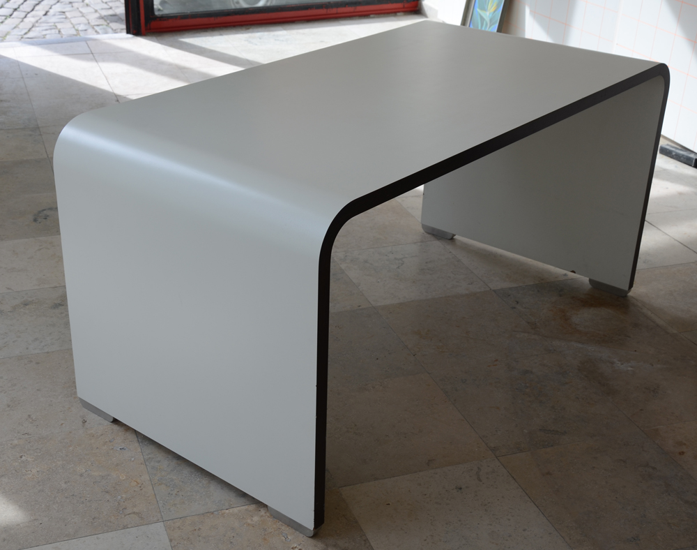 Bergwood bureau  — Bureau ou console produit par la firme belge de Bergwood 
