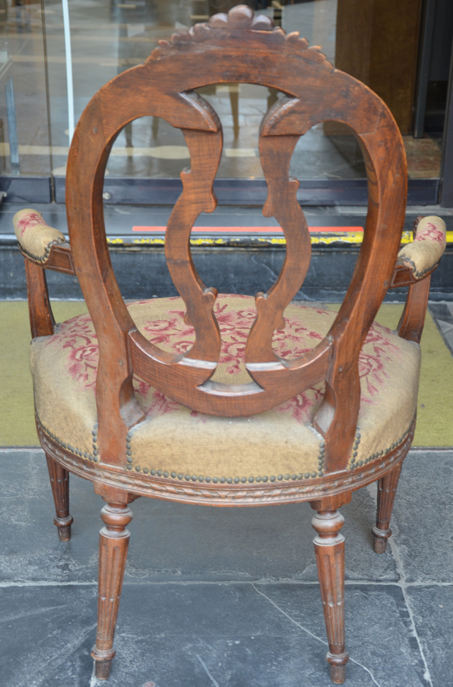 L XVI armchair in wood — Back of the chair