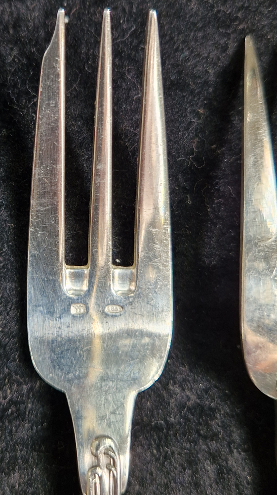 Delheid Frères — Detail of a cake fork with marks