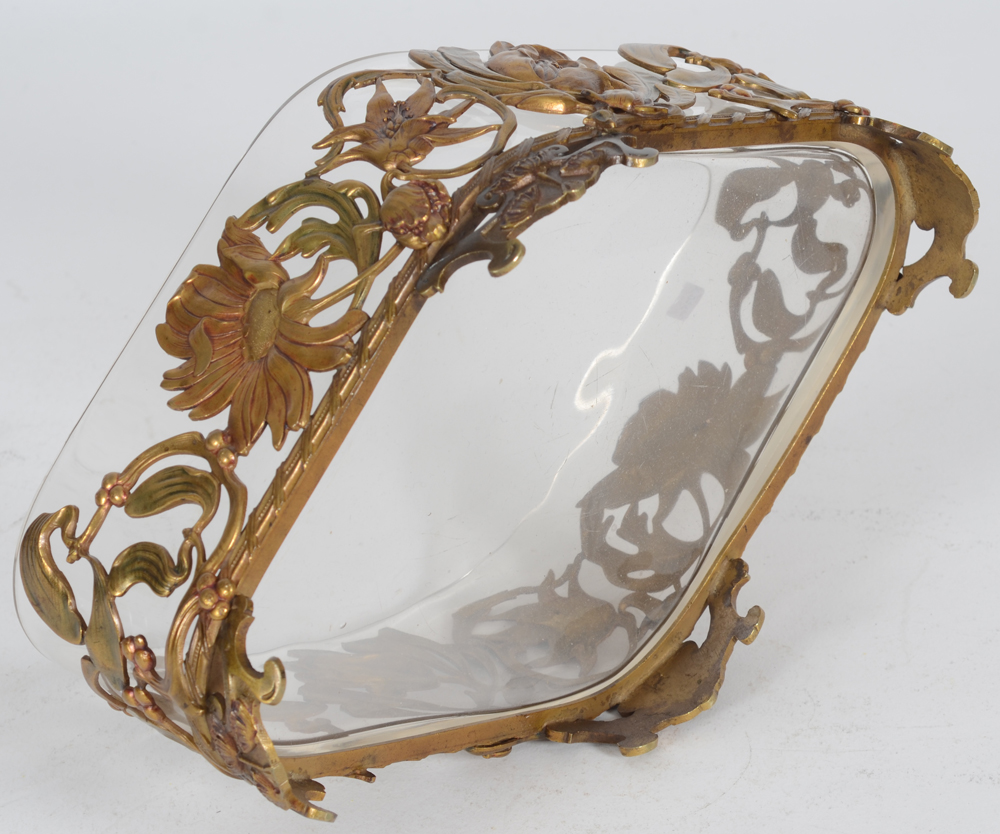 French Art Nouveau Jardinière — Bottom of the piece
