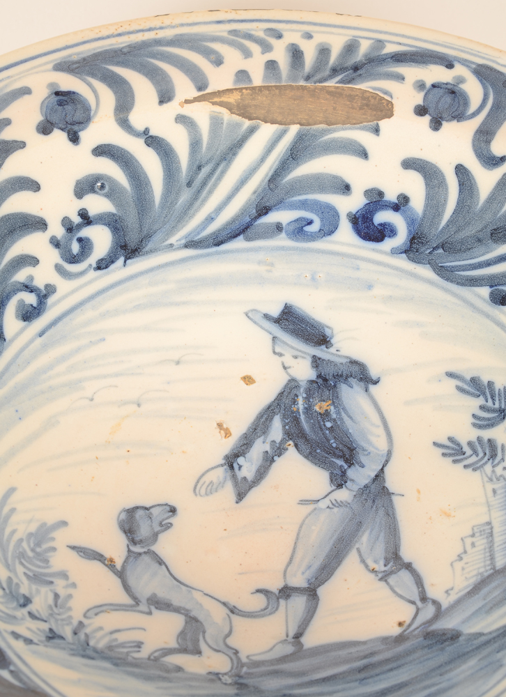 Large ceramic dish — <p>Detail of the central decoration</p>