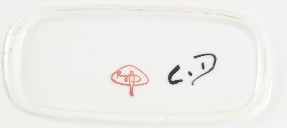 A funky probably 1980's graffiti dish in glazed porcelain — Detail of the marks on the bottom of the base