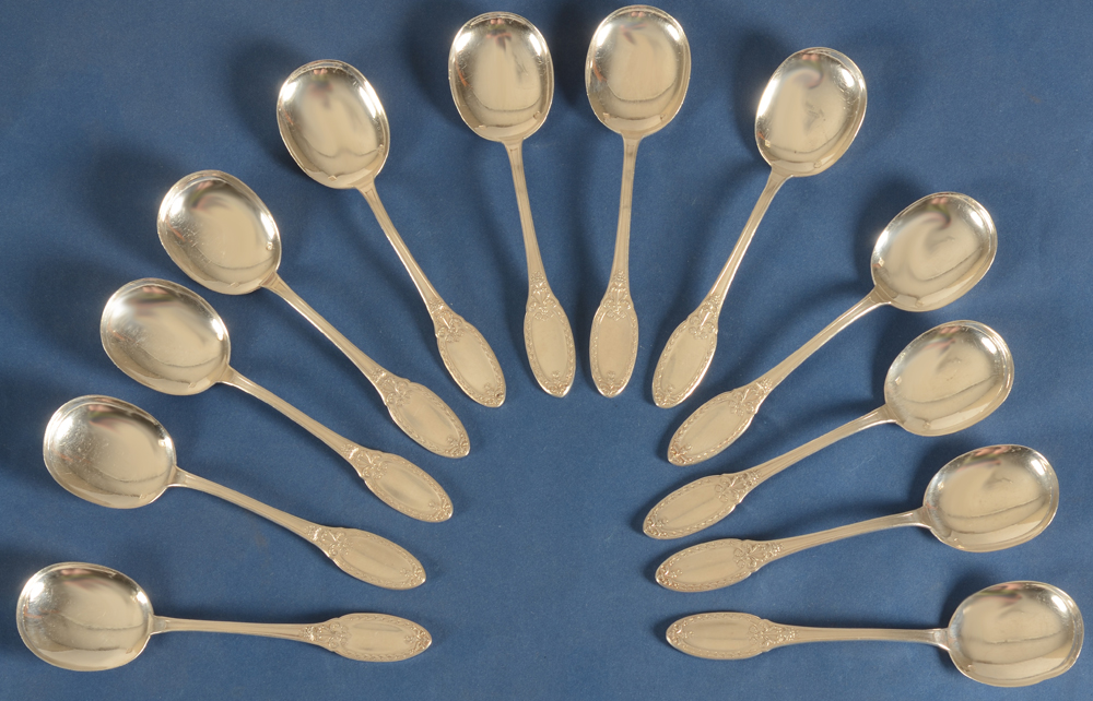 Roussel Fils et Cie (Paris) — A complete set of 12 silver spoons