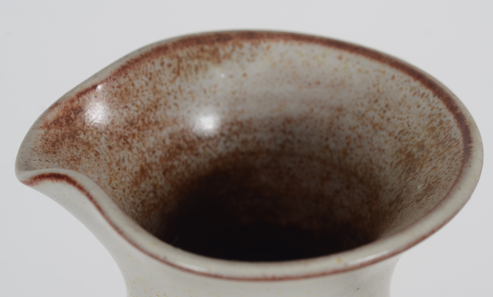 Joost Maréchal a large white glazed slender jug, 1950's — Detail of the rim