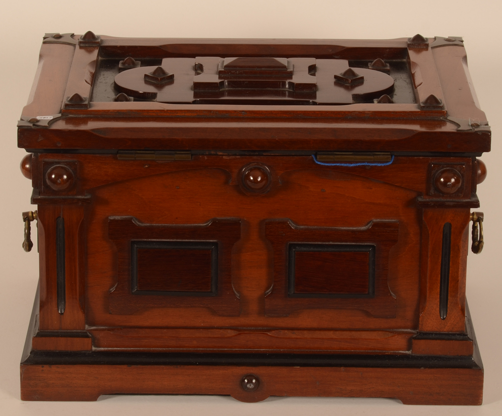 A good Napoleon III soldid mahogany casket — Epoque et style Napoléon III