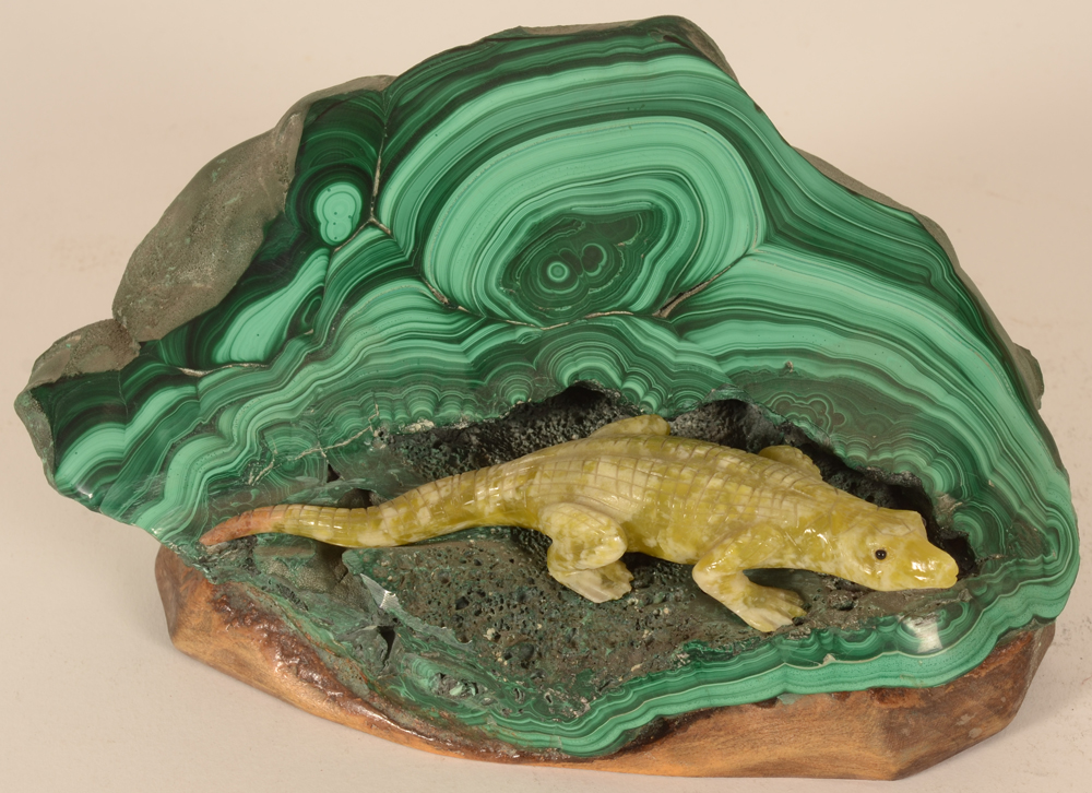 Malachite and onyx crocodile — Alternate view from above