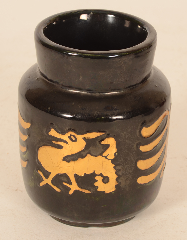Joost Marechal — Vase en céramique, decor noir et or, années 40, signé