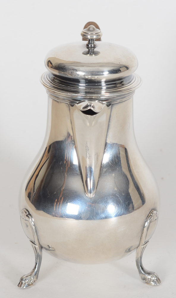 Fray et Fils (Paris), a small, almost miniature silver and wood coffepot, end of the 19th century — View from the front