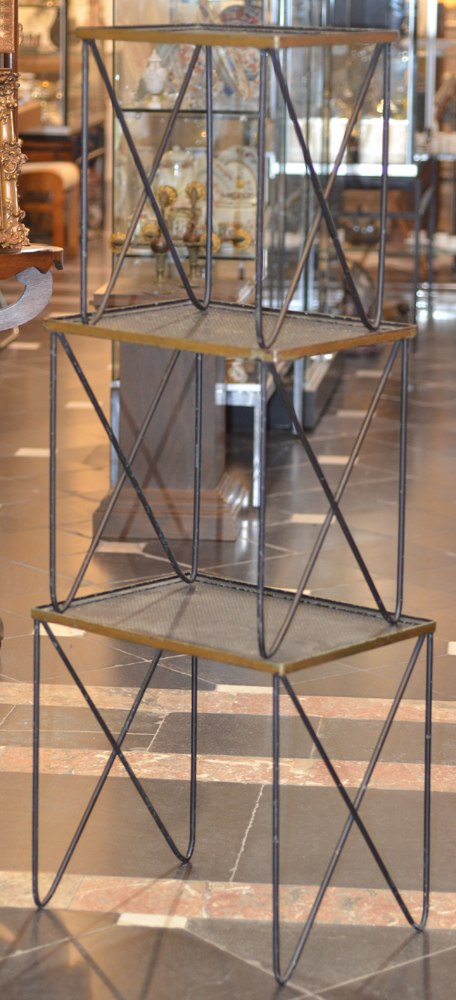 Set of metal nesting tables mid-century — Trois tables gigognes en metal, années 50-60