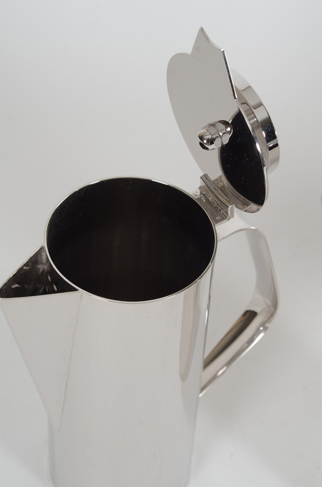 Delheid Frères SA, a Rhodargo 'Climax' coffee and tea set on tray, end of the 1970's — The lid opens completely, making cleaning after use easy