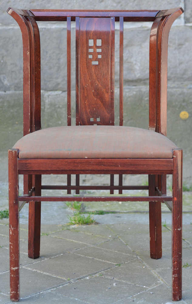 Unknown designer — Chaise d'inspiration orientale, peut-être des années 80?